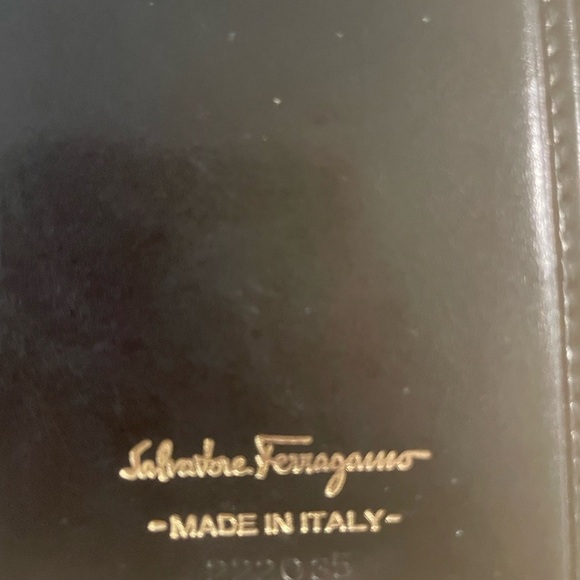 Salvatore Ferragamo Elegant Black Leather Clutch - Picture 3 of 4